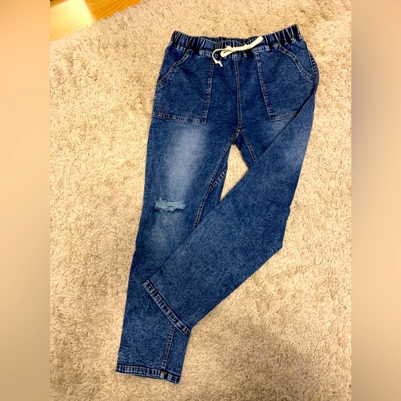 Metietila Women's Distressed Jeans - Picture 1 of 3